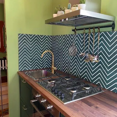 Maggie's Place With Private Backyard *